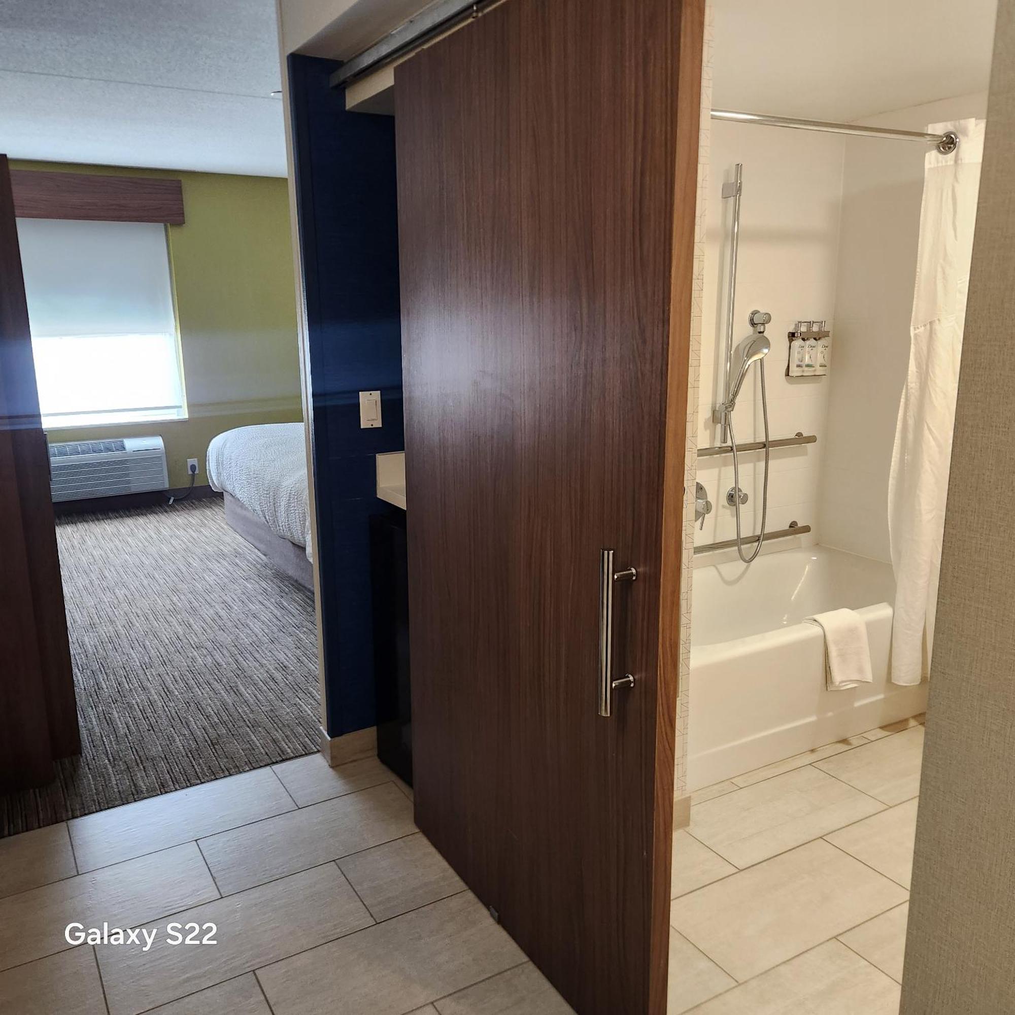 Holiday Inn Express Chelmsford By Ihg Esterno foto